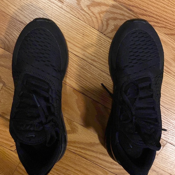 Nike - Picture 3 of 5